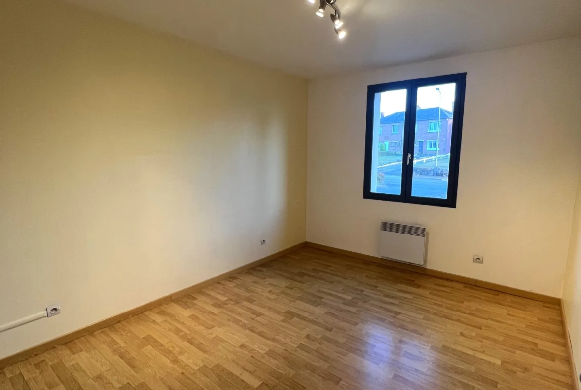 Maison individuelle à Bucquoy de 110 m² avec jardin, garages et 4 chambres - Vente dans le Pas-de-Calais 