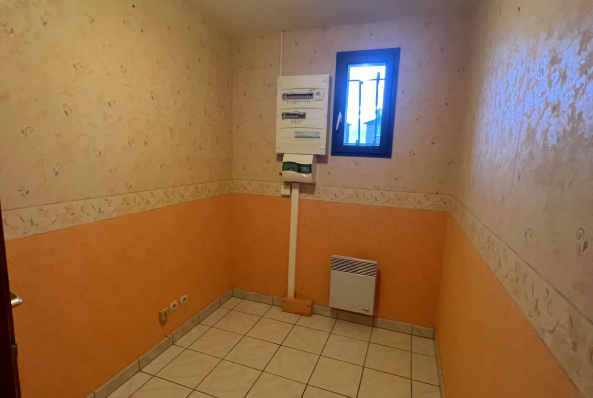 Maison individuelle à Bucquoy de 110 m² avec jardin, garages et 4 chambres - Vente dans le Pas-de-Calais 