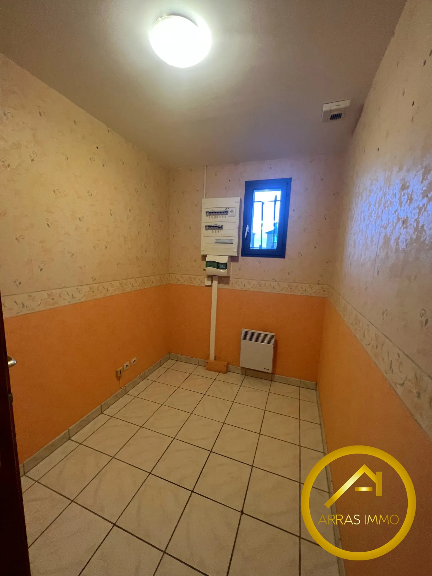 Maison individuelle à Bucquoy de 110 m² avec jardin, garages et 4 chambres - Vente dans le Pas-de-Calais 