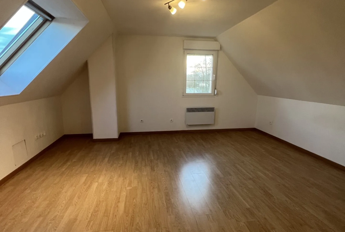 Maison individuelle à Bucquoy de 110 m² avec jardin, garages et 4 chambres - Vente dans le Pas-de-Calais 
