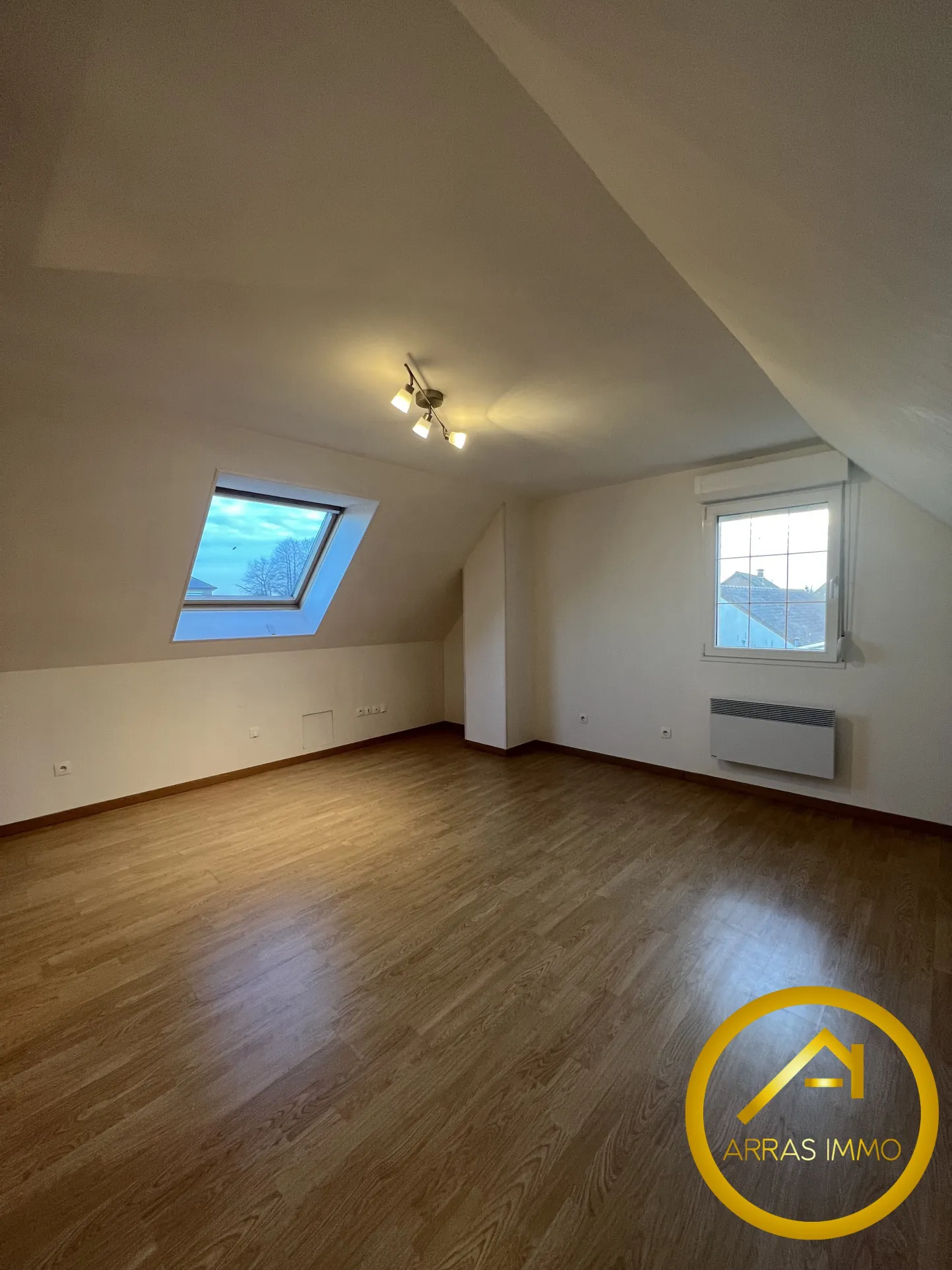Maison individuelle à Bucquoy de 110 m² avec jardin, garages et 4 chambres - Vente dans le Pas-de-Calais 