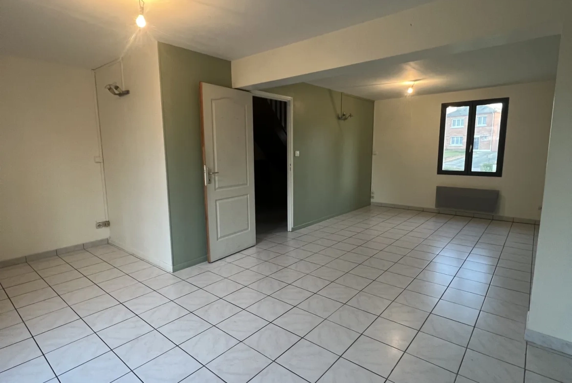 Maison individuelle à Bucquoy de 110 m² avec jardin, garages et 4 chambres - Vente dans le Pas-de-Calais 
