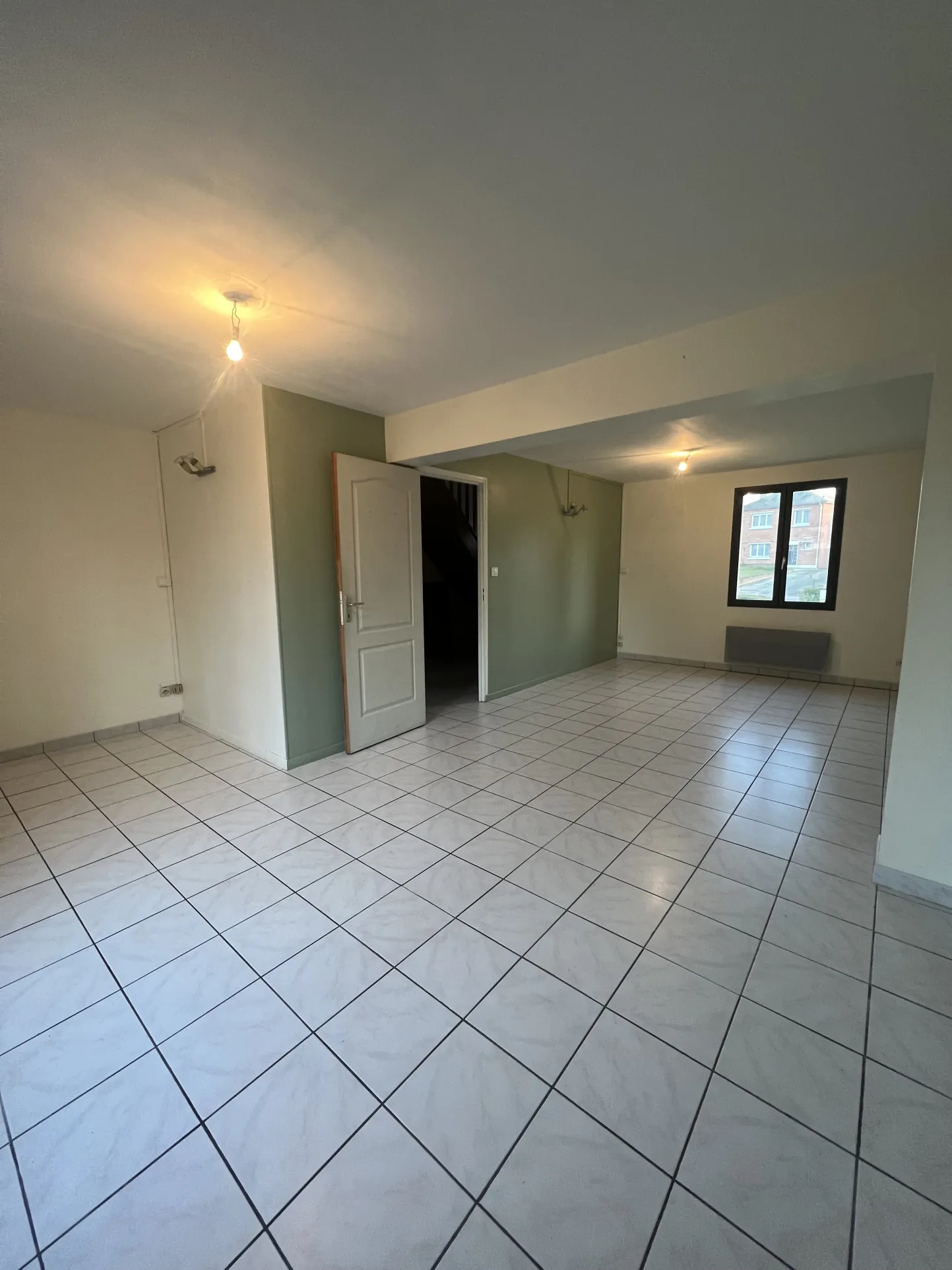 Maison individuelle à Bucquoy de 110 m² avec jardin, garages et 4 chambres - Vente dans le Pas-de-Calais 