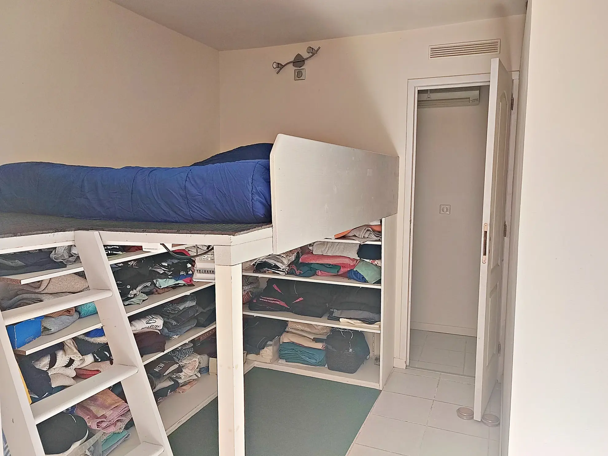 Achat appartement rénové de 4 pièces en triplex à Roquebillière, vallée de la Vésubie 