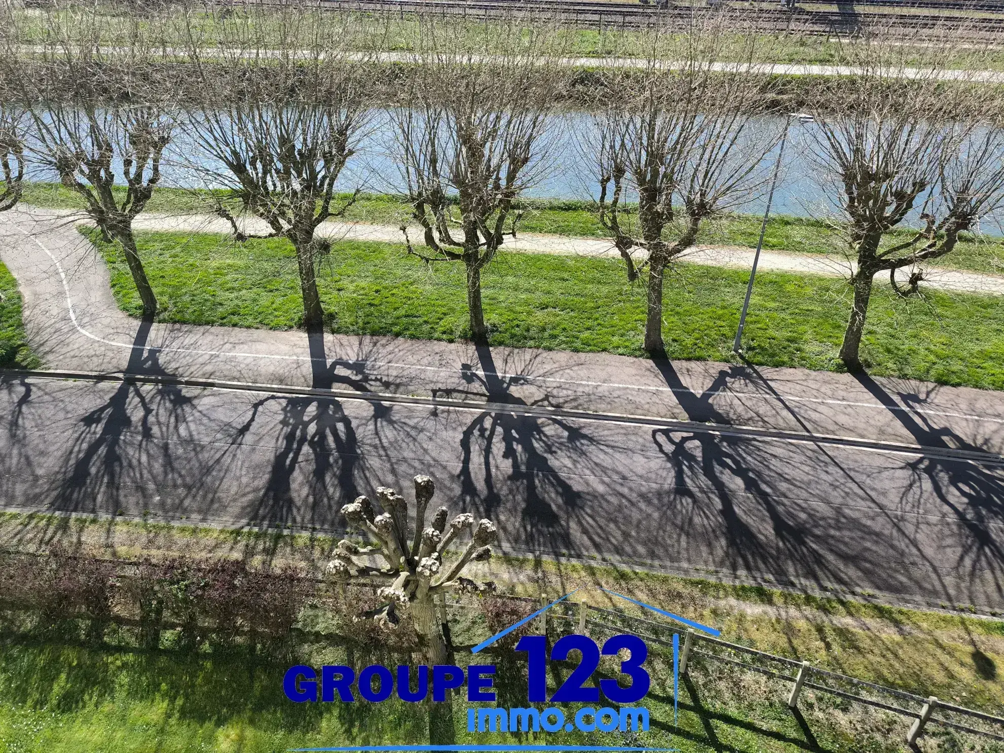 Appartement 2 chambres à Migennes – Dernier étage, parking, sécurité 
