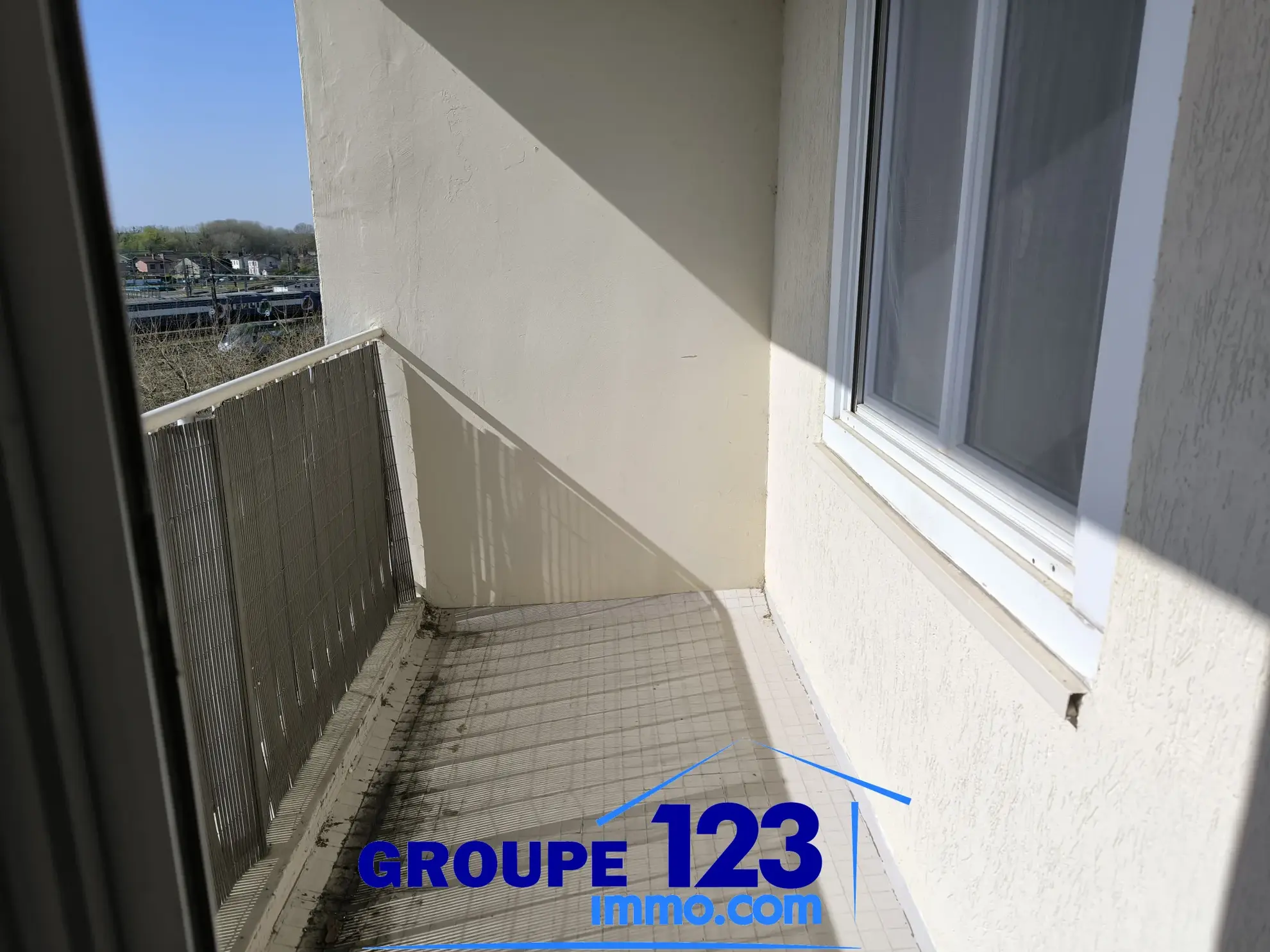 Appartement 2 chambres à Migennes – Dernier étage, parking, sécurité 