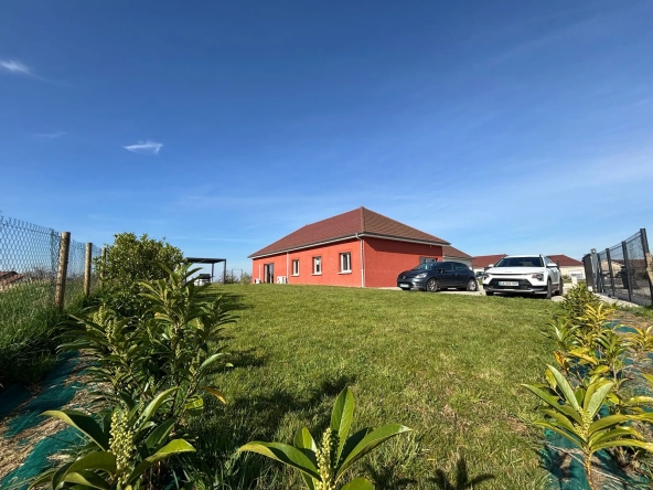 Villa contemporaine de plain-pied avec 4 chambres à Louhans