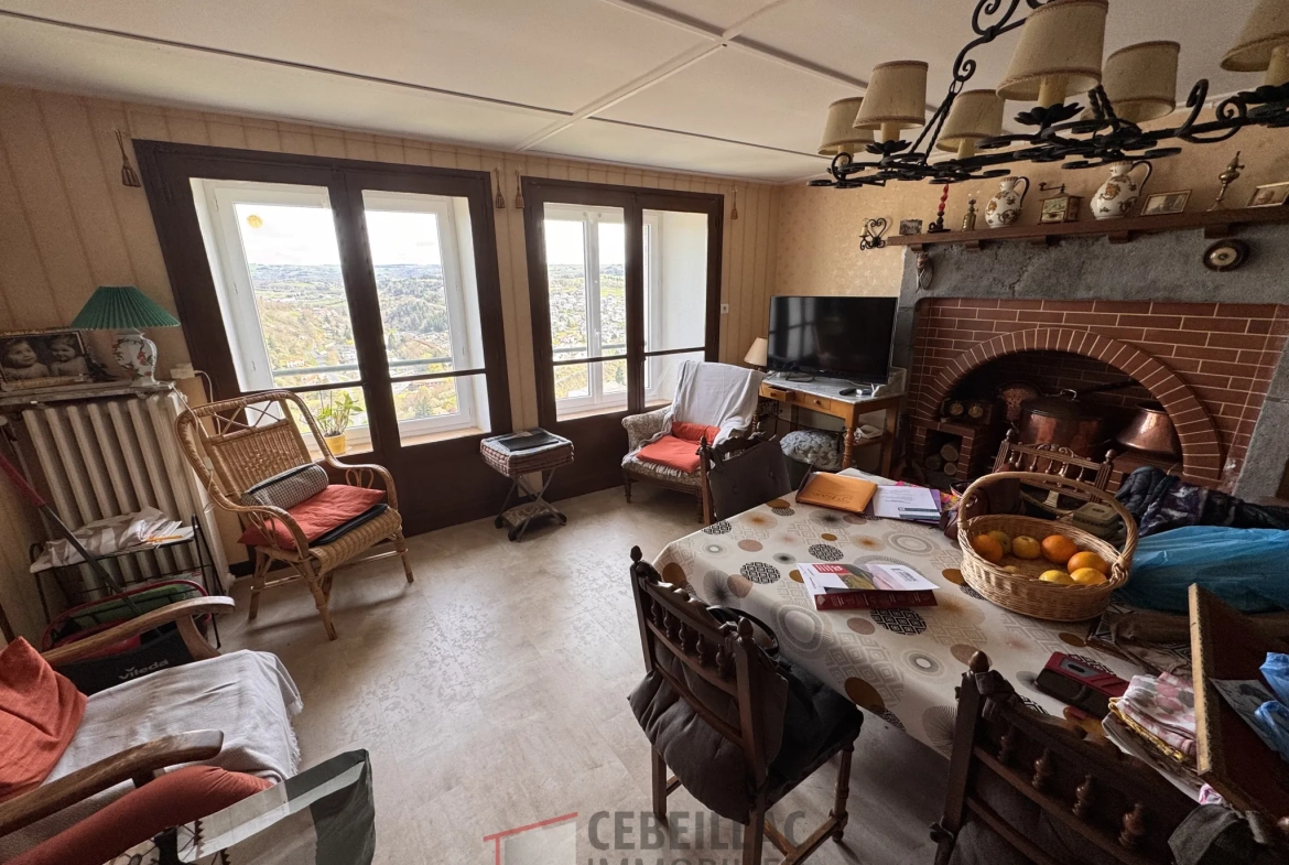 Maison familiale à Saint-Flour avec vue imprenable et proche centre historique 