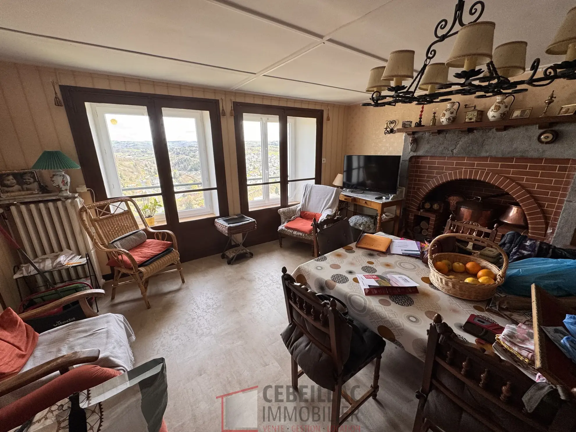 Maison familiale à Saint-Flour avec vue imprenable et proche centre historique 