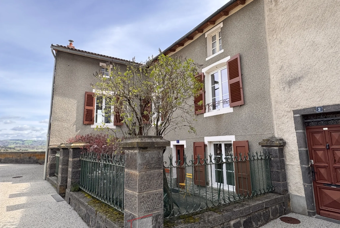 Maison familiale à Saint-Flour avec vue imprenable et proche centre historique 