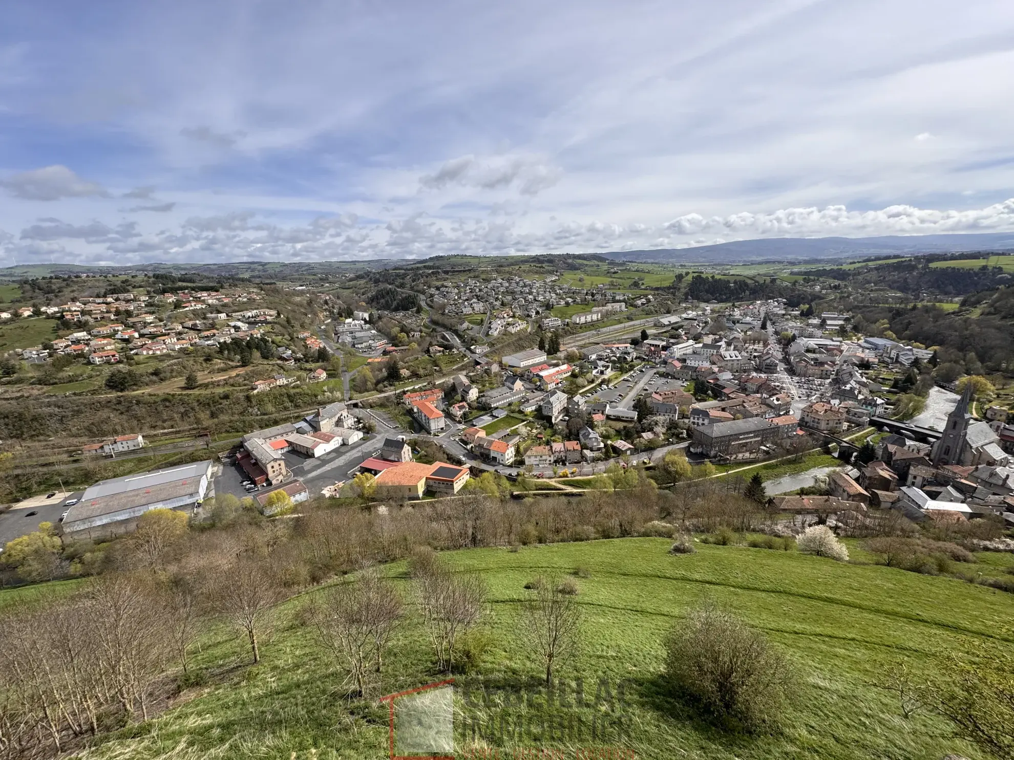 Maison familiale à Saint-Flour avec vue imprenable et proche centre historique 