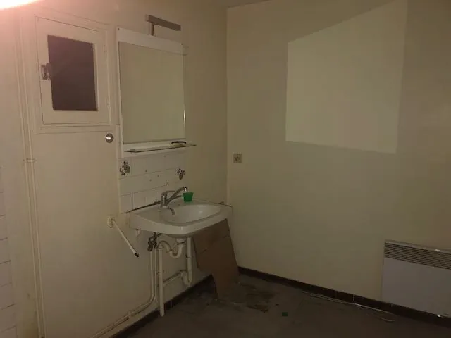 Immeuble locatif à Marcigny avec commerces et appartements rénovables 