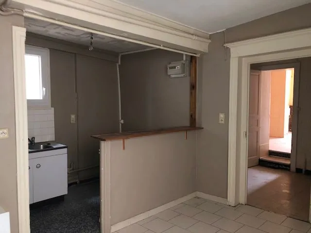 Immeuble locatif à Marcigny avec commerces et appartements rénovables 