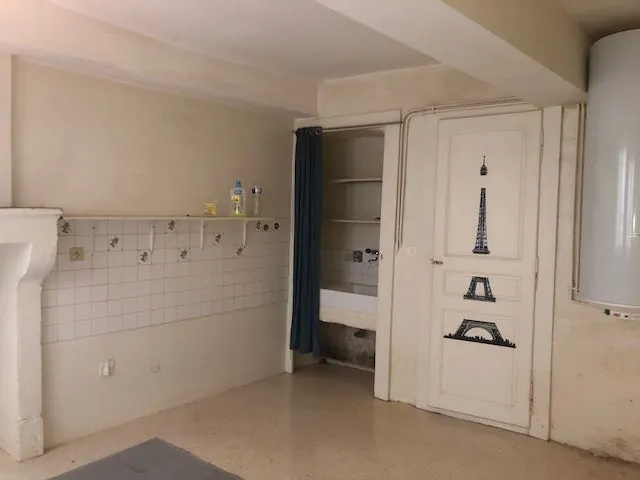 Immeuble locatif à Marcigny avec commerces et appartements rénovables 
