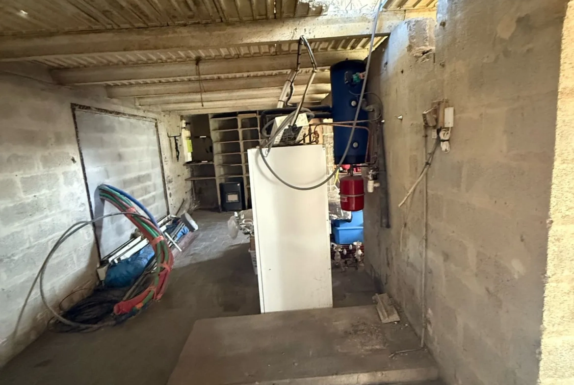 Maison à rénover de 96 m2 avec grand terrain à Ancinnes 