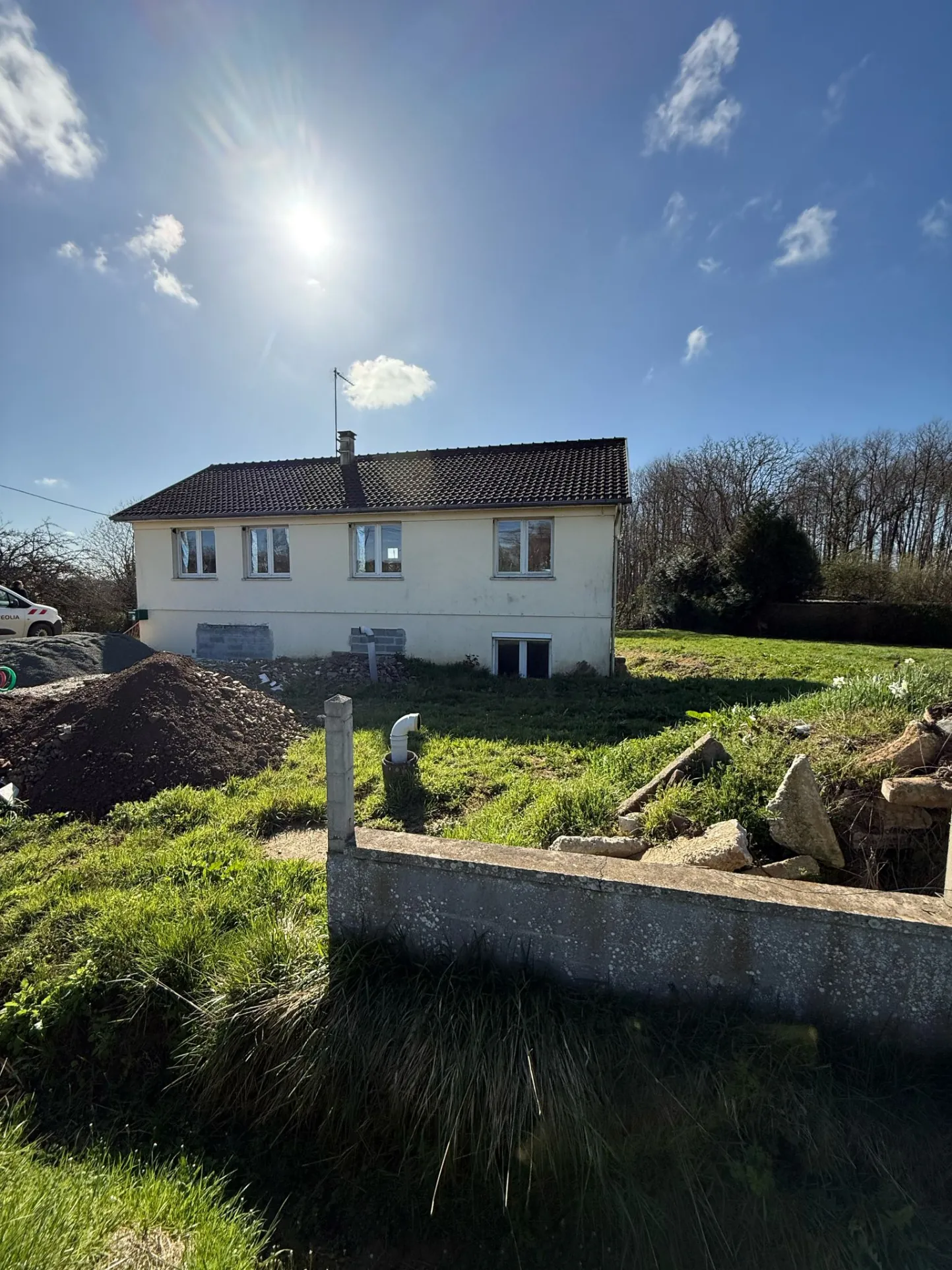 Maison à rénover de 96 m2 avec grand terrain à Ancinnes 