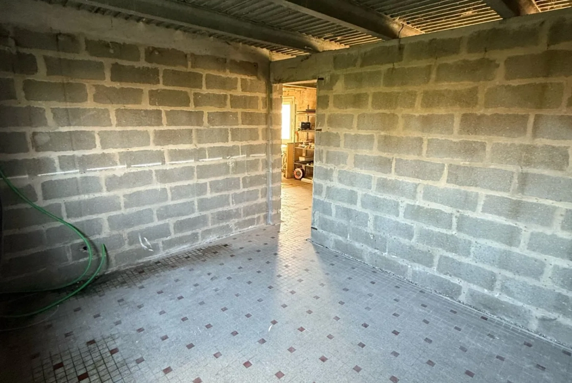 Maison à rénover de 96 m2 avec grand terrain à Ancinnes 