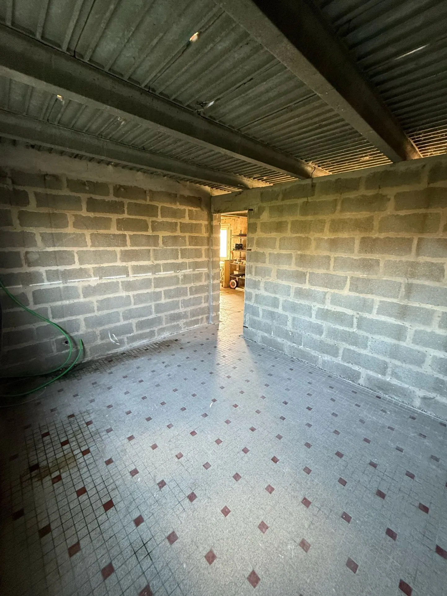 Maison à rénover de 96 m2 avec grand terrain à Ancinnes 