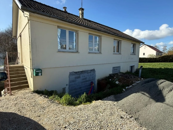 Maison à rénover de 96 m2 avec grand terrain à Ancinnes