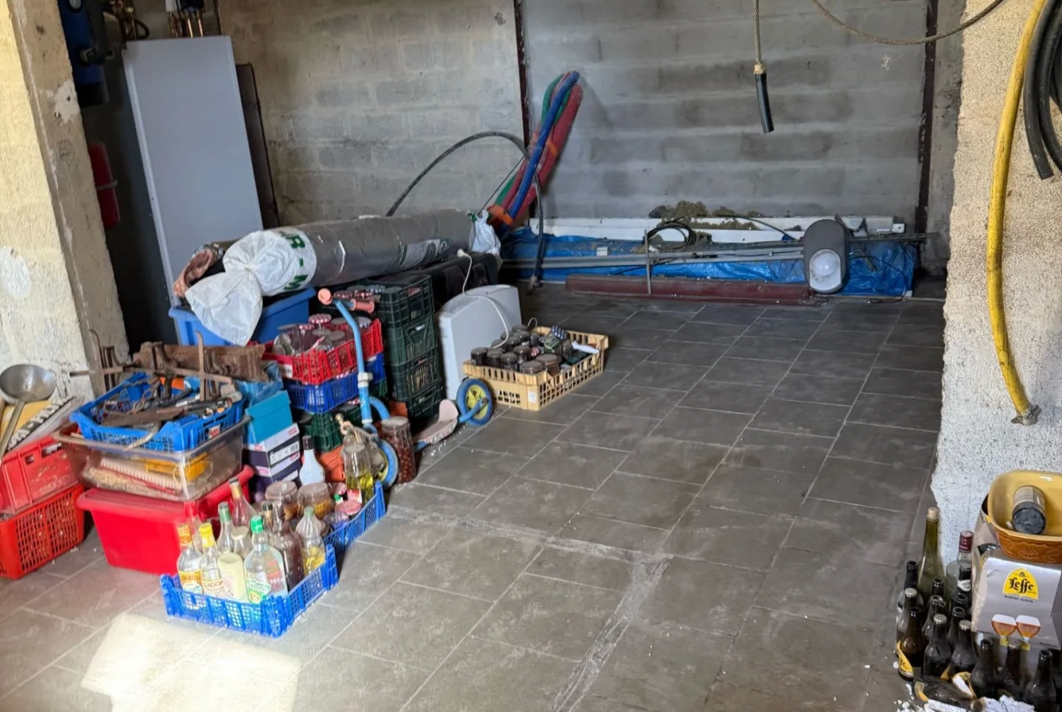 Maison à rénover de 96 m2 avec grand terrain à Ancinnes 