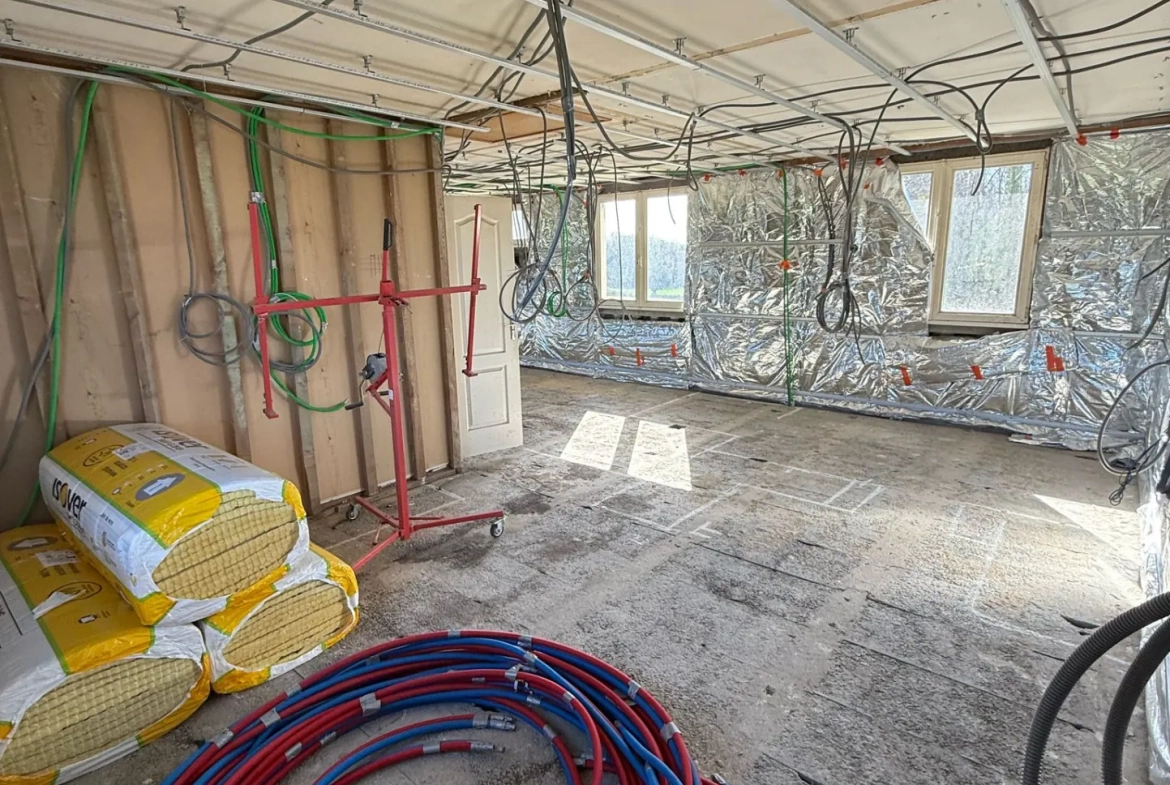 Maison à rénover de 96 m2 avec grand terrain à Ancinnes 