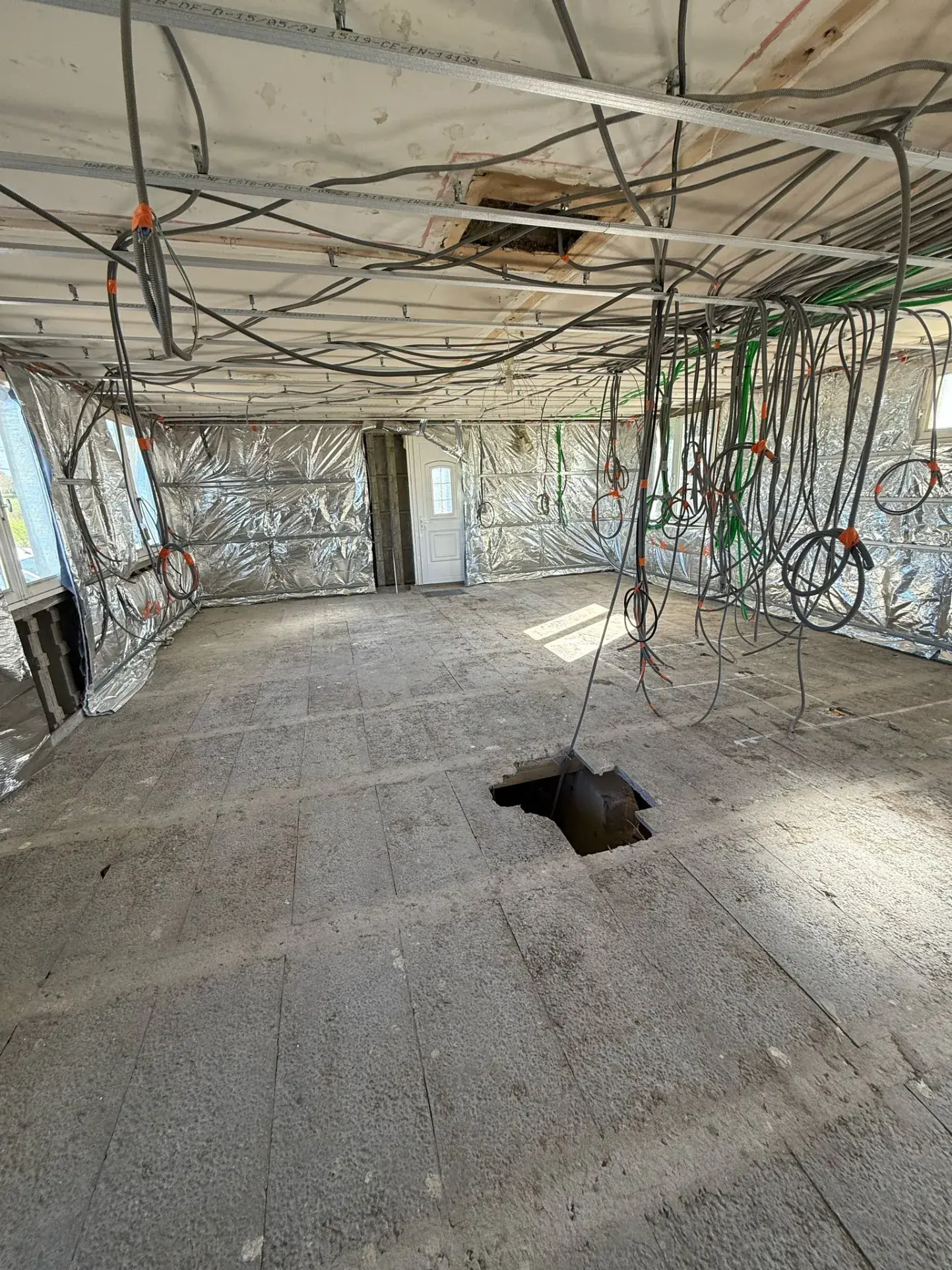 Maison à rénover de 96 m2 avec grand terrain à Ancinnes 