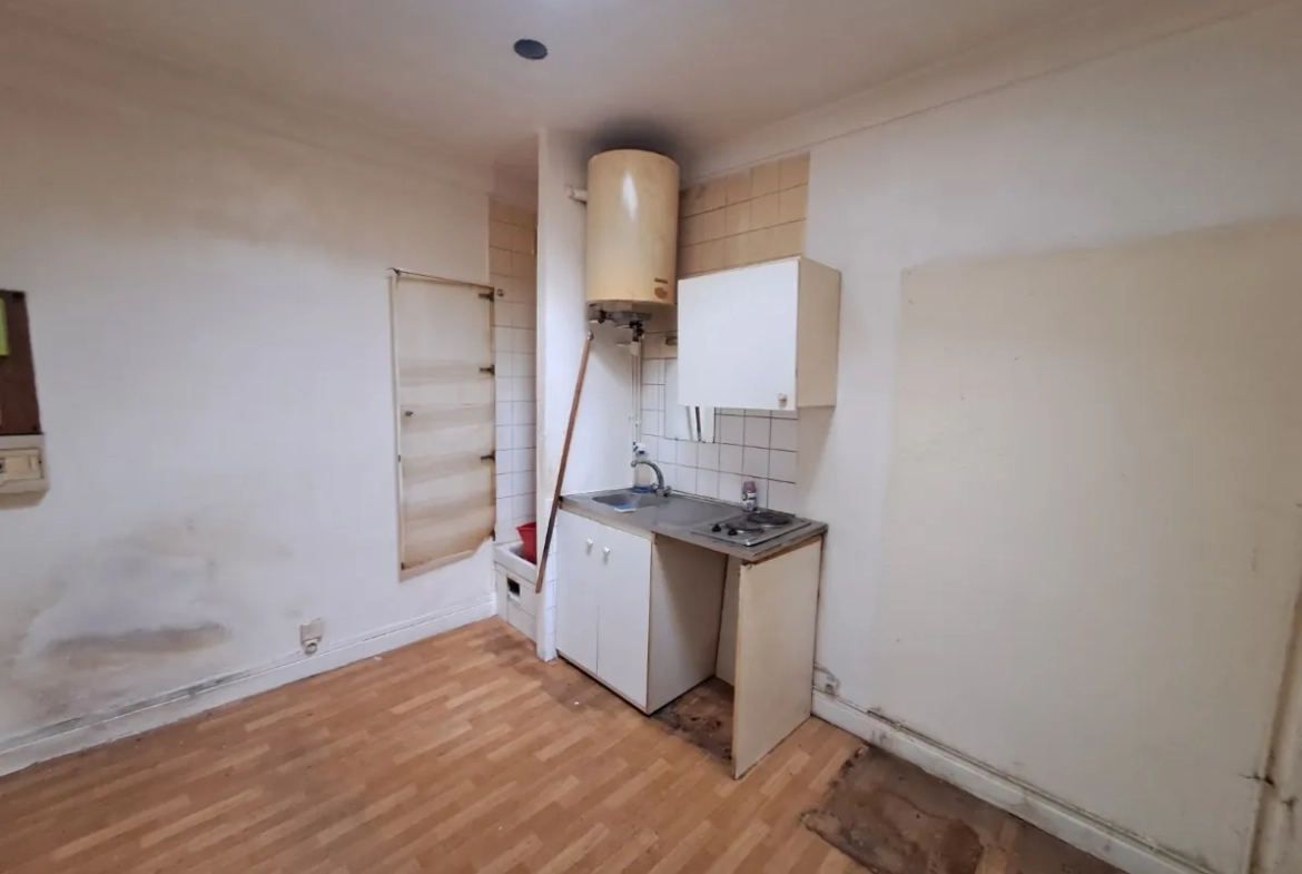 Chambre de service à vendre près de Porte de Versailles à Paris - 8,72 m² 