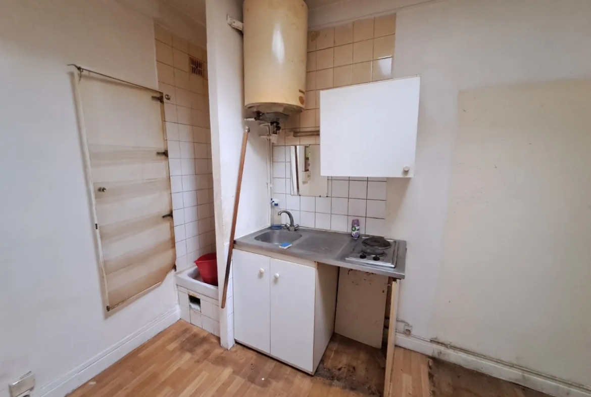 Chambre de service à vendre près de Porte de Versailles à Paris - 8,72 m² 