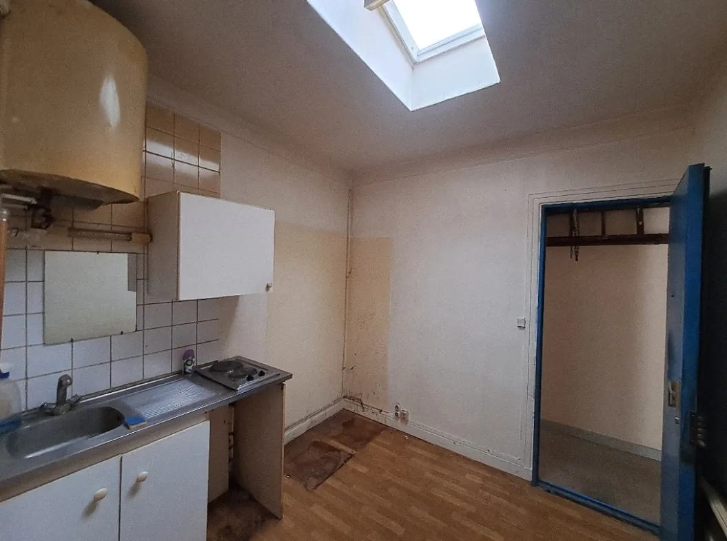 Chambre de service à vendre près de Porte de Versailles à Paris - 8,72 m² 
