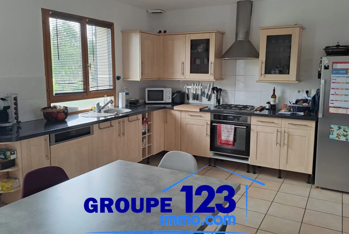 Maison familiale de 142 m² avec 4 chambres à La Celle Saint Cyr 