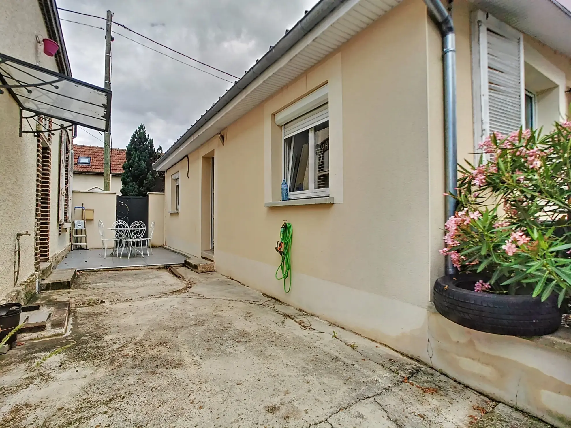 Belle maison rénovée de 4 chambres à Troyes, emplacement central 