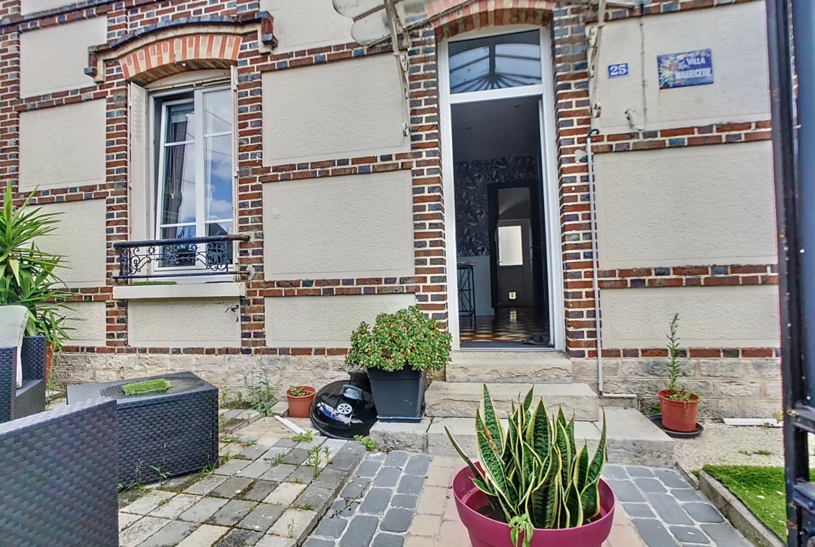 Belle maison rénovée de 4 chambres à Troyes, emplacement central 