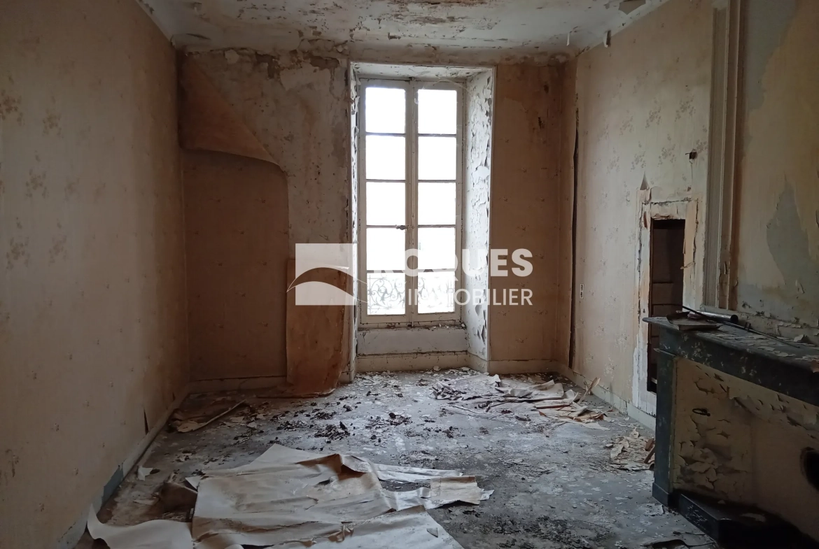 Immeuble à rénover en centre-ville de Millau - Opportunité d'investissement 