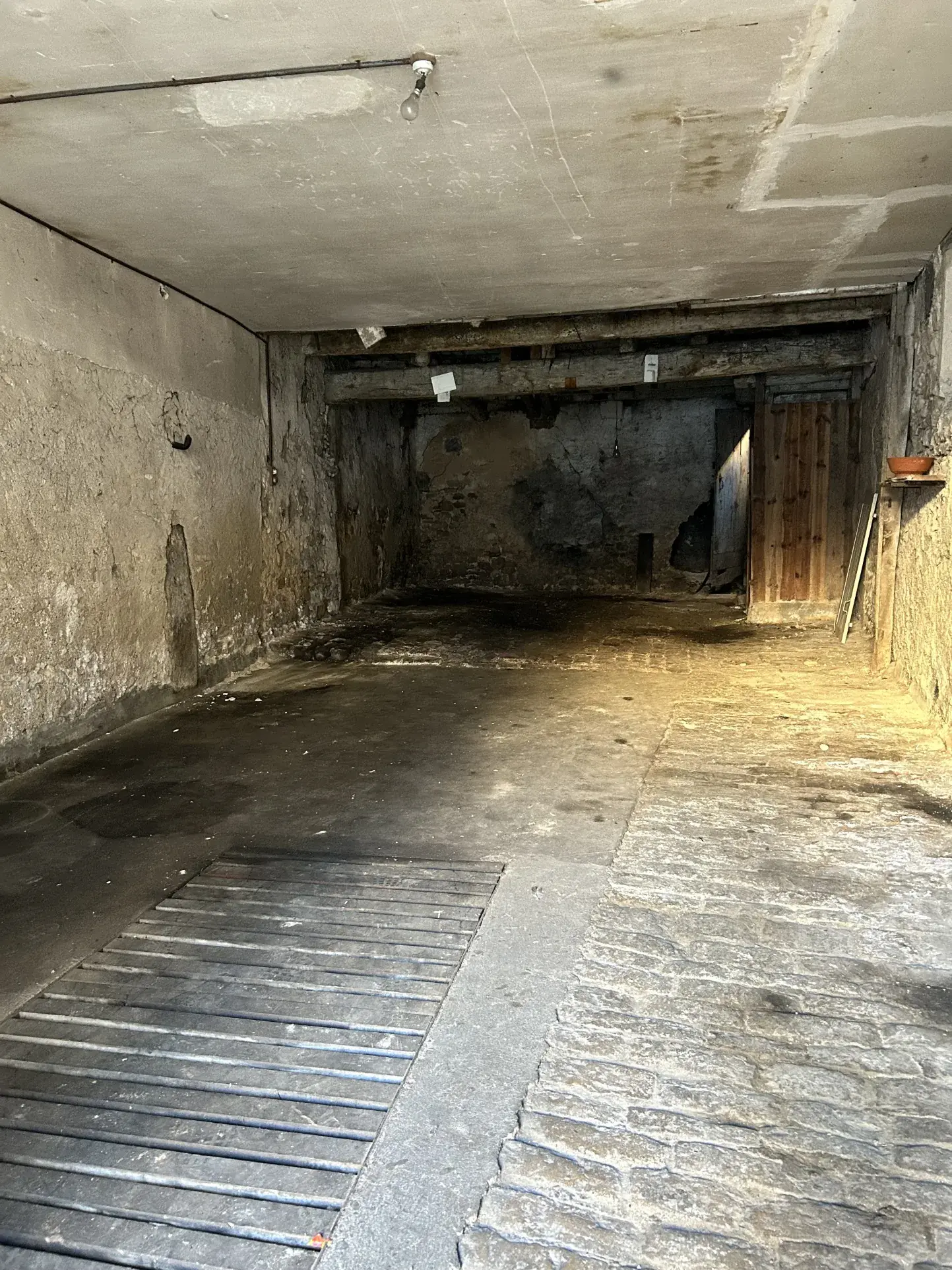 Immeubles avec garages à Toul – Opportunités d'aménagement au centre-ville 
