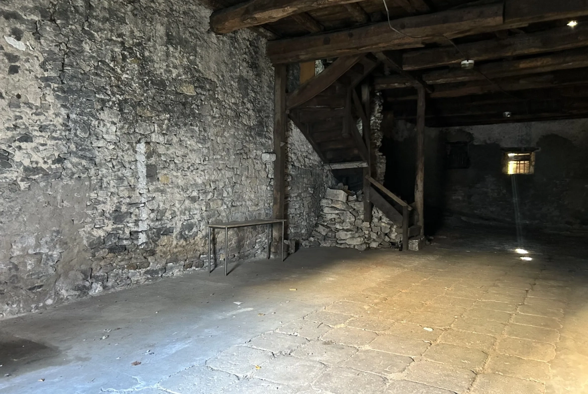Immeubles avec garages à Toul – Opportunités d'aménagement au centre-ville 