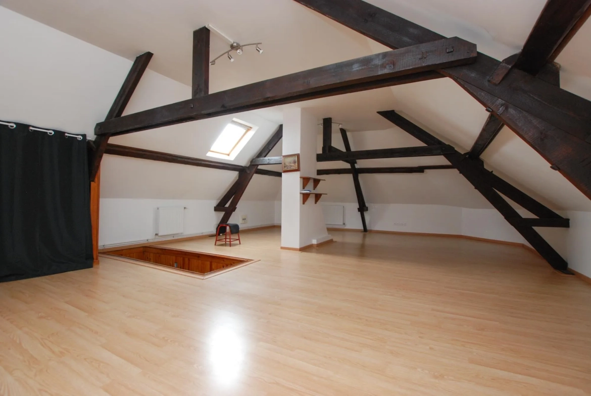 Maison de village en bon état avec jardin et 4 chambres à Colleret 