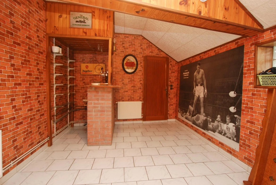 Maison de village en bon état avec jardin et 4 chambres à Colleret 