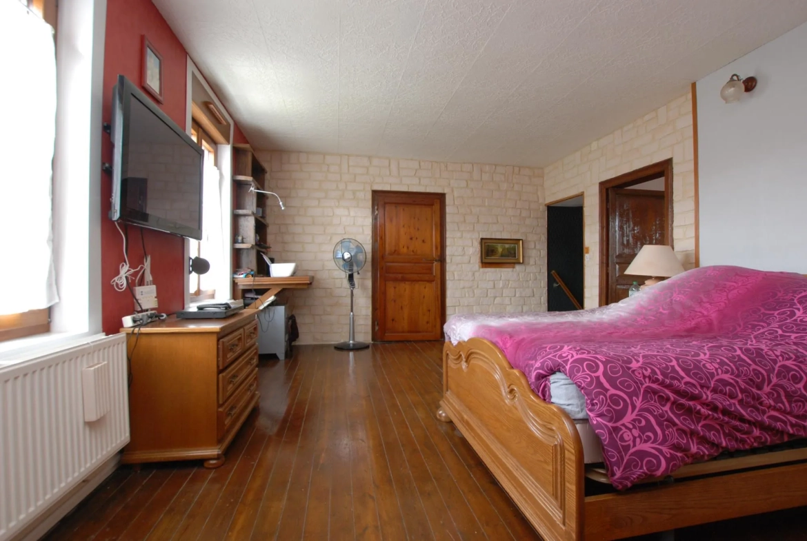 Maison de village en bon état avec jardin et 4 chambres à Colleret 