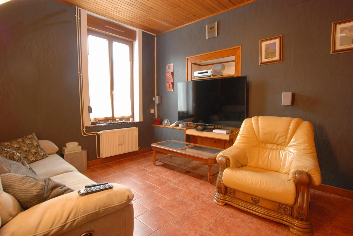 Maison de village en bon état avec jardin et 4 chambres à Colleret 