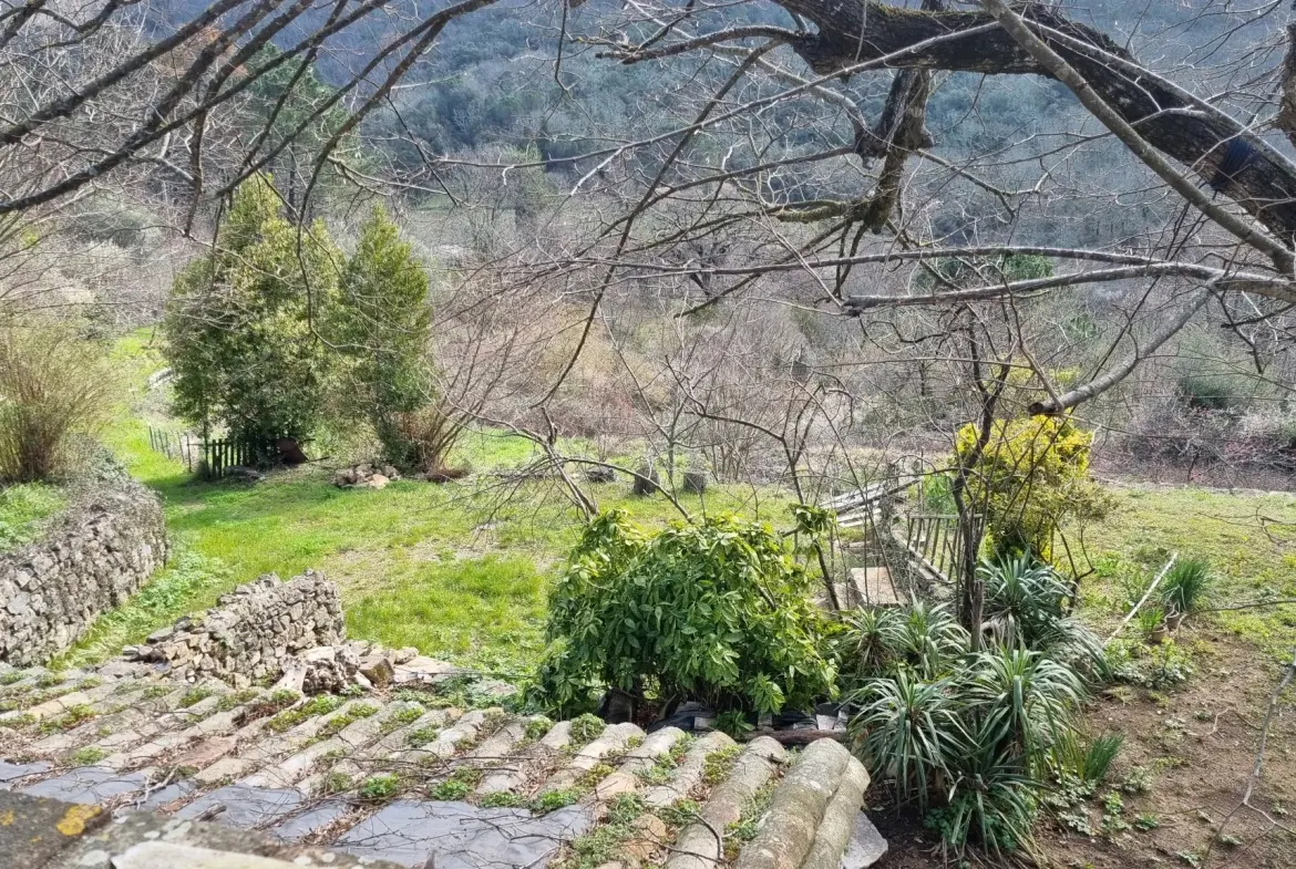 Magnanerie traditionnelle de 202 m² dans les Cévennes, terrain de 2,59 ha 