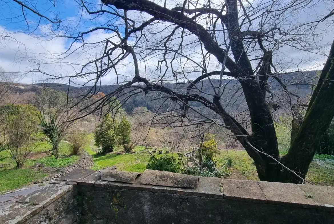 Magnanerie traditionnelle de 202 m² dans les Cévennes, terrain de 2,59 ha 