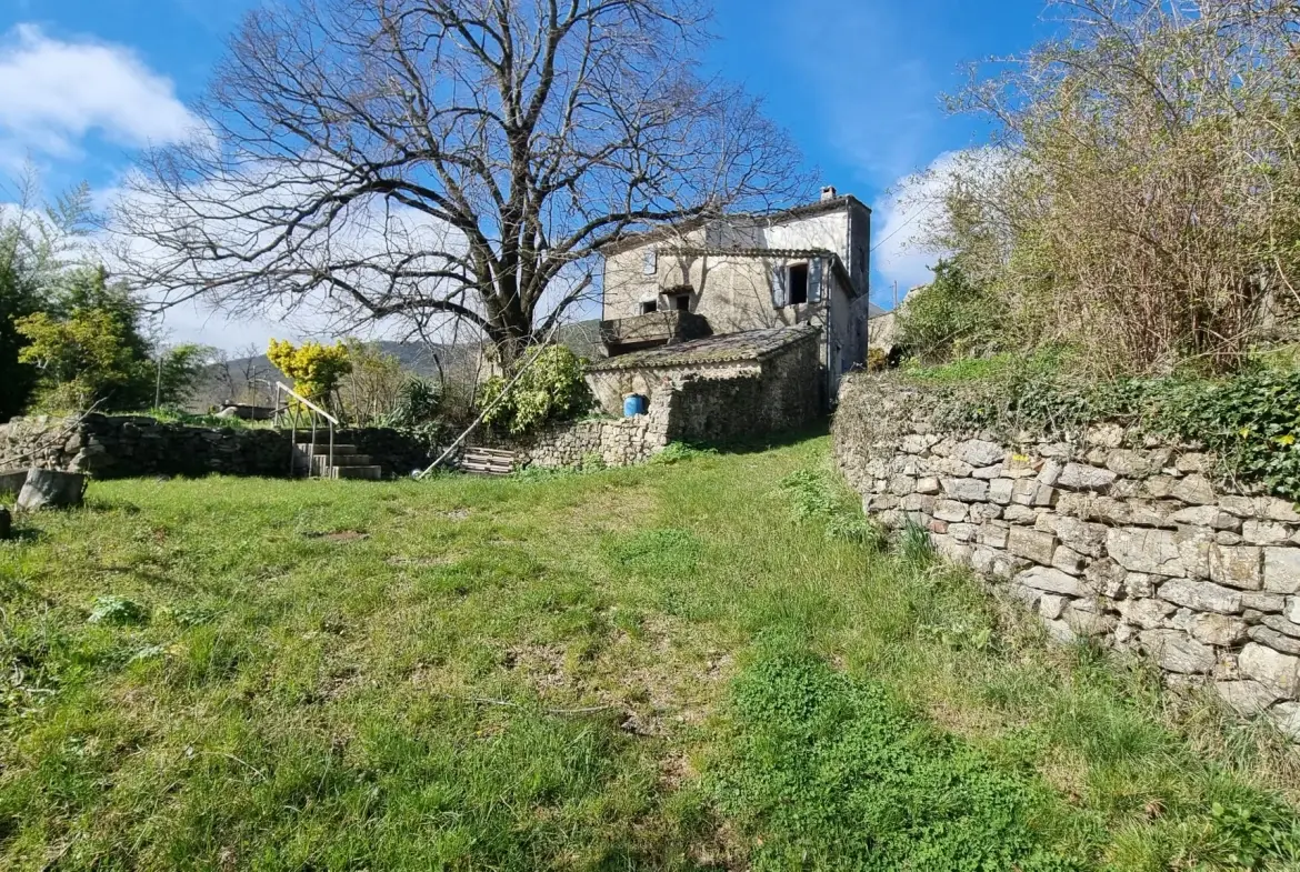 Magnanerie traditionnelle de 202 m² dans les Cévennes, terrain de 2,59 ha 