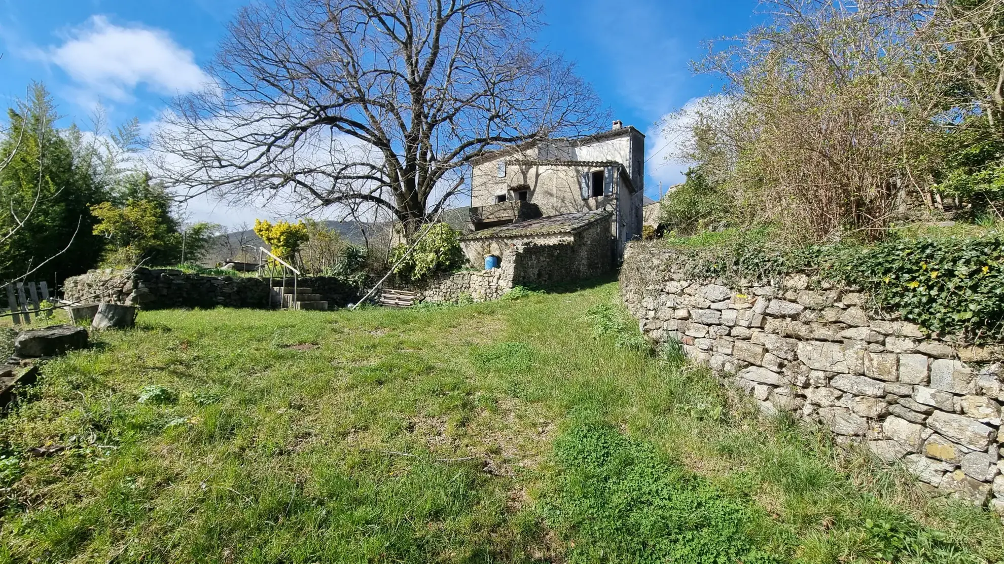 Magnanerie traditionnelle de 202 m² dans les Cévennes, terrain de 2,59 ha 
