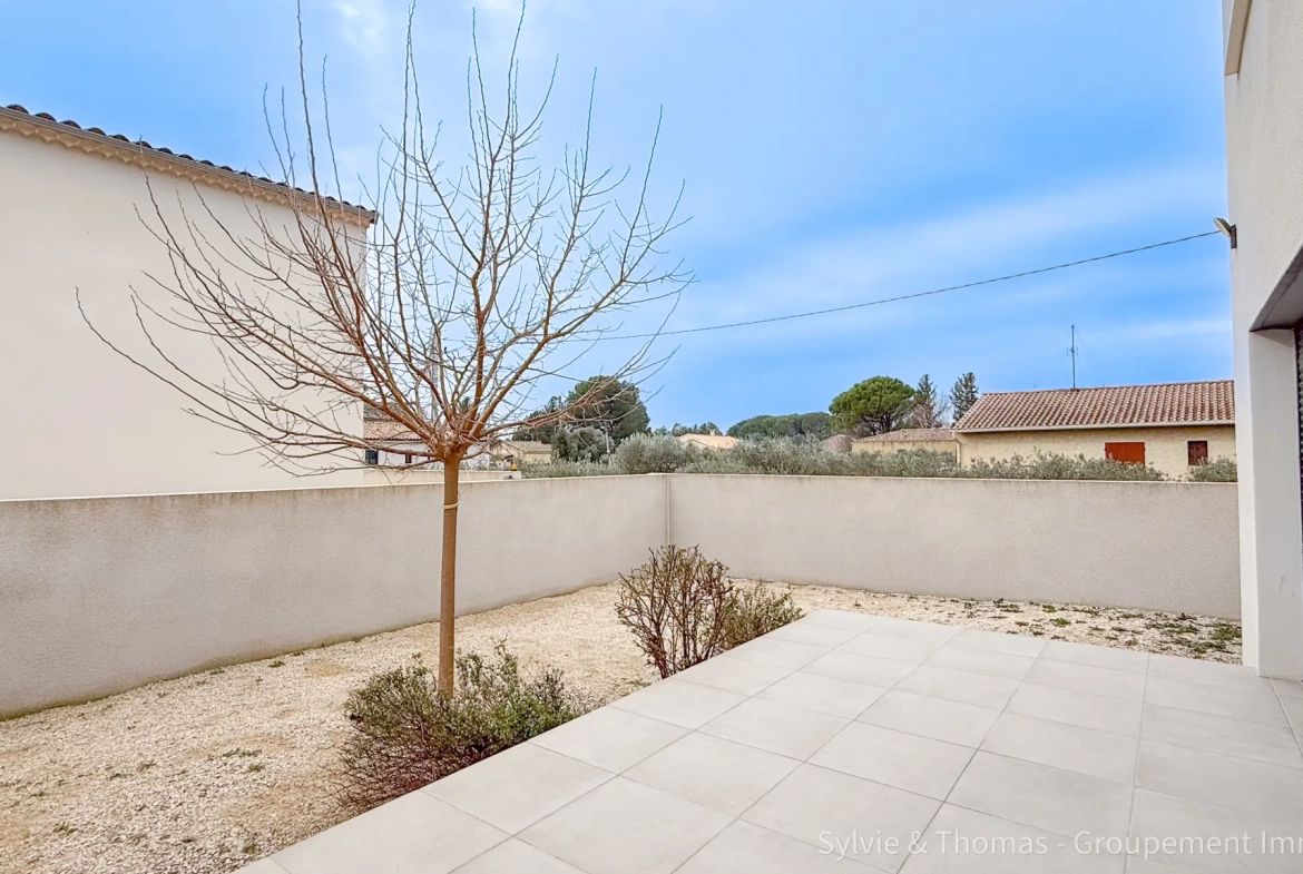 Maison moderne de 94,2 m² à Camaret-sur-Aigues avec jardin et garage 