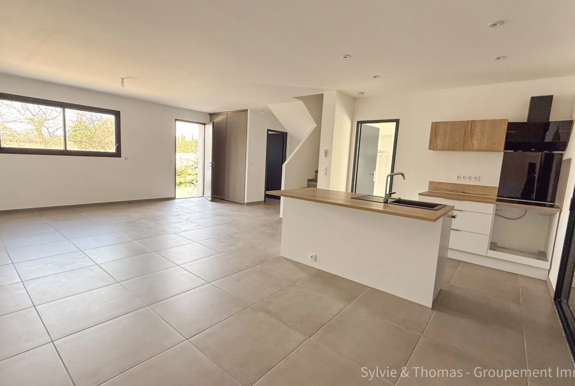 Maison moderne de 94,2 m² à Camaret-sur-Aigues avec jardin et garage 
