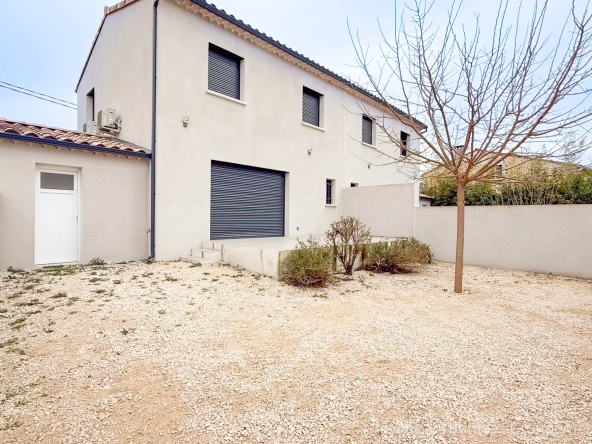 Maison moderne de 94,2 m² à Camaret-sur-Aigues avec jardin et garage 