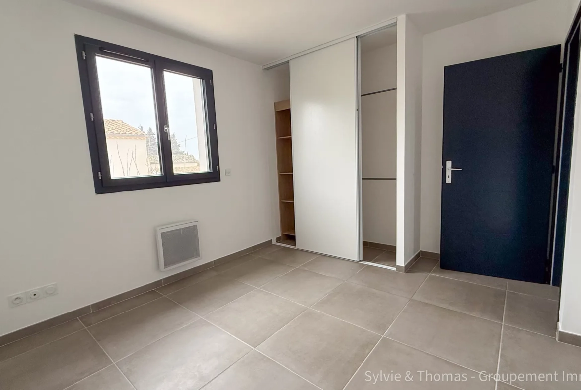 Maison moderne de 94,2 m² à Camaret-sur-Aigues avec jardin et garage 