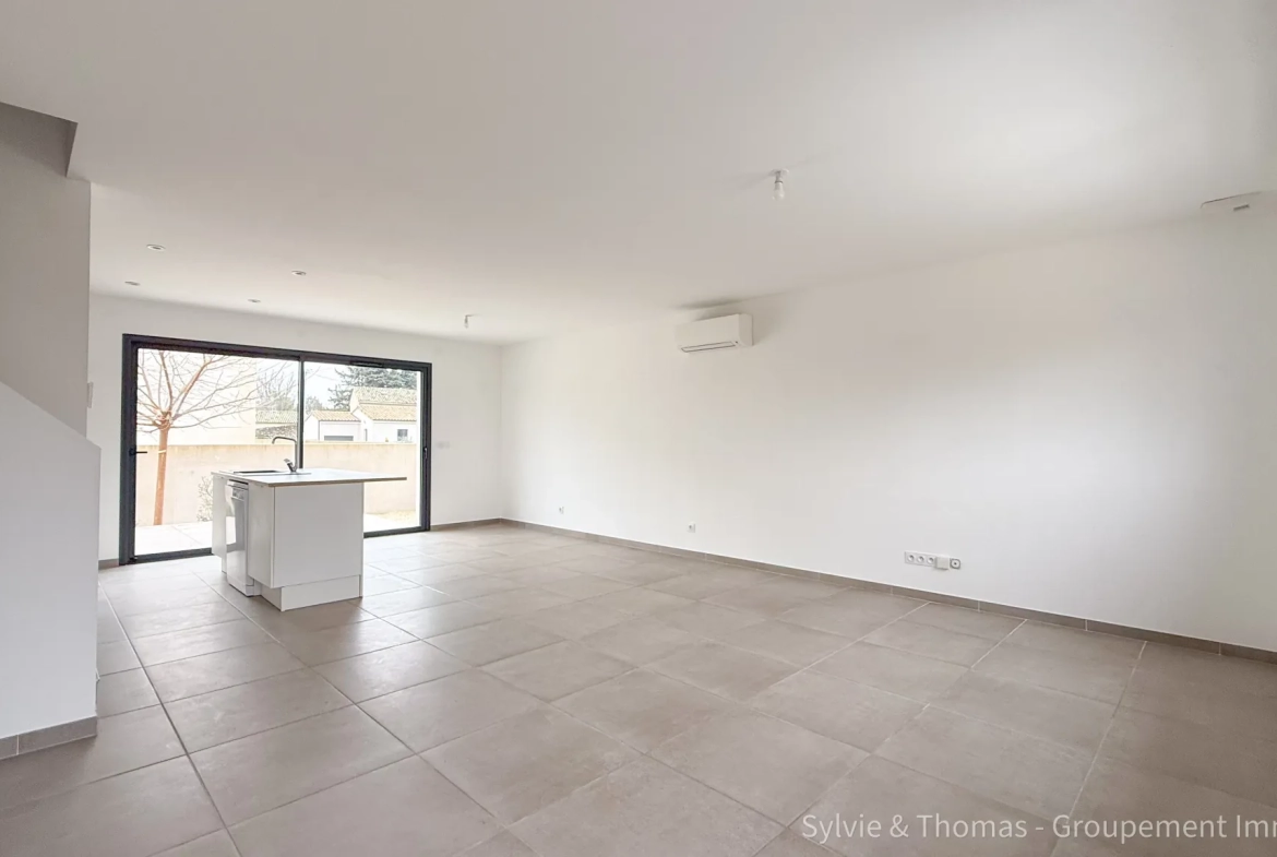 Maison moderne de 94,2 m² à Camaret-sur-Aigues avec jardin et garage 