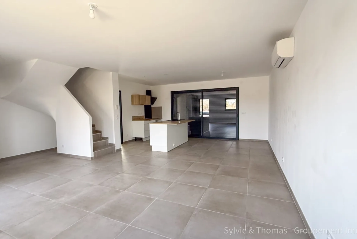 Maison moderne de 94,2 m² à Camaret-sur-Aigues avec jardin et garage 