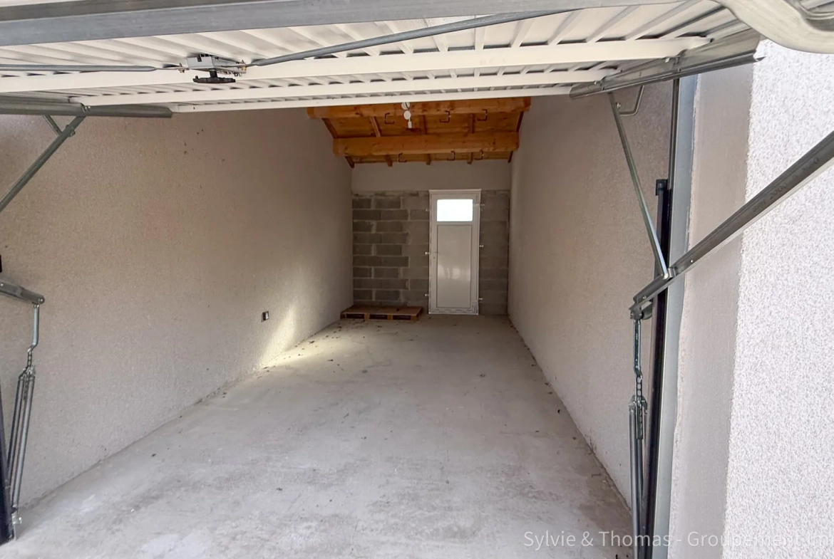 Maison moderne de 94,2 m² à Camaret-sur-Aigues avec jardin et garage 